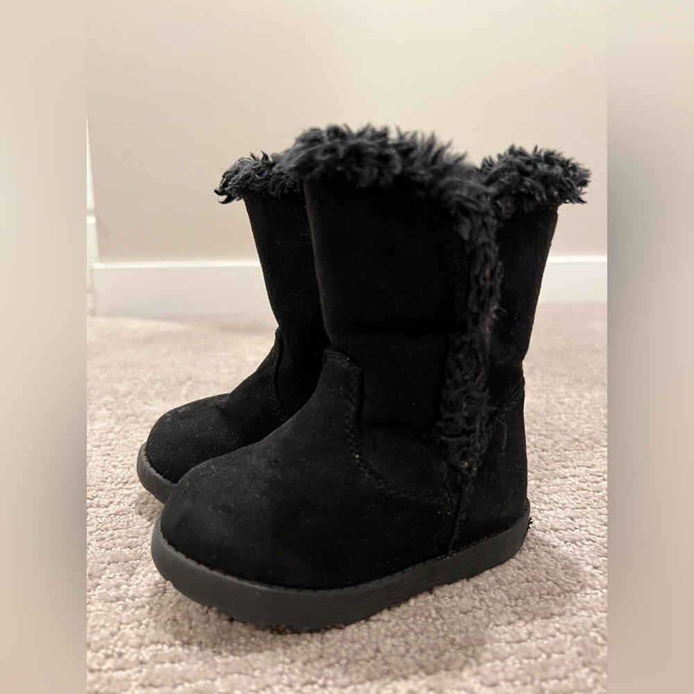 Cat & Jack black faux suede boots with faux fur lining. Toddler girl size 4